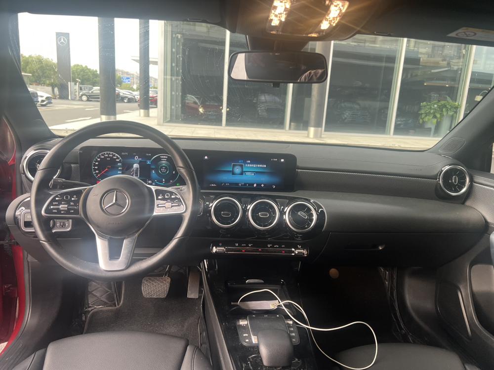 Mercedes-Benz A-Class 2022 года A 180 L спортивный седан - фото 9