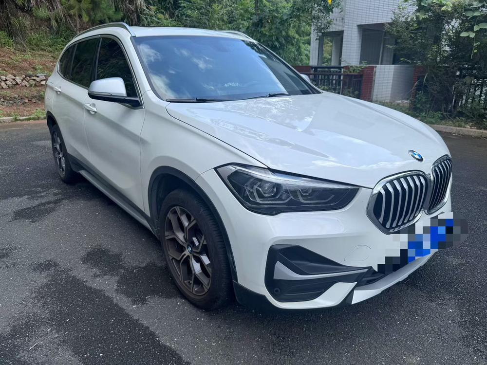 BMW X1 модель 2022 года sDrive20Li модная версия - фото 3