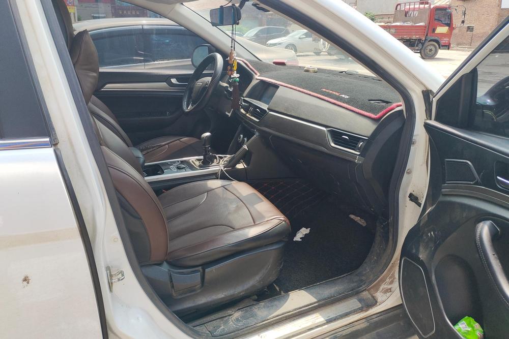 Haval H6 2018 года, красная эмблема, спортивная версия, 1.5T, механическая коробка передач, привод на два колеса, комплектация Elite - фото 10