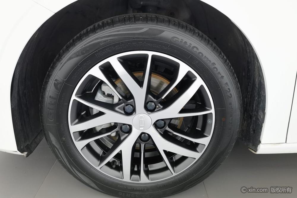Emgrand 2022, 4-е поколение, 1.5L, механическая, люкс-комплектация - фото 8