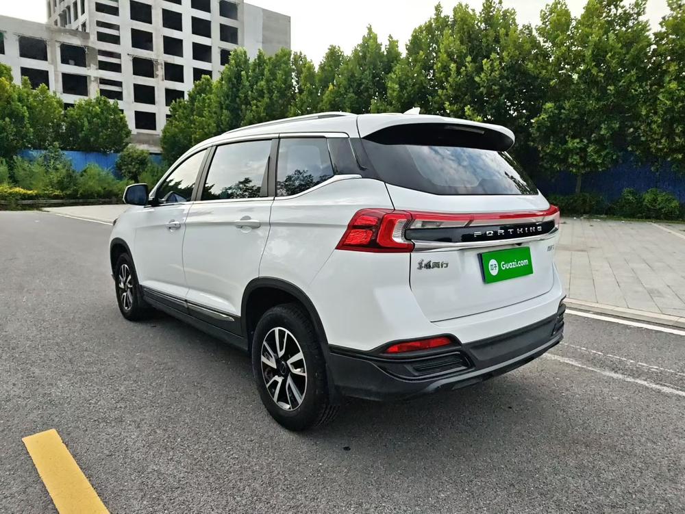 Forthing T5 2022, версия эпохи процветания, 1.5T, автоматическая версия «Следуя мечте», пять мест - фото 4