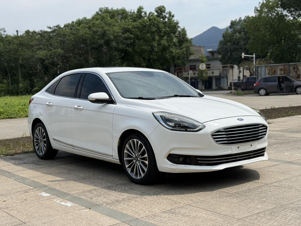 Escort 2019 EcoBoost 125 автоматическая версия Premium - фото 3