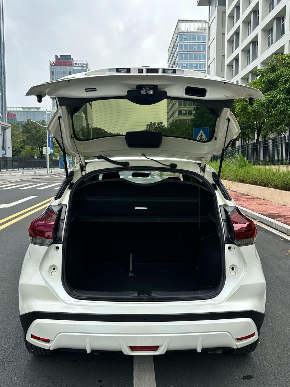 Kicks, модель 2023 года, версия Jinqing, 1.5L, «энергичная» модная версия - фото 6