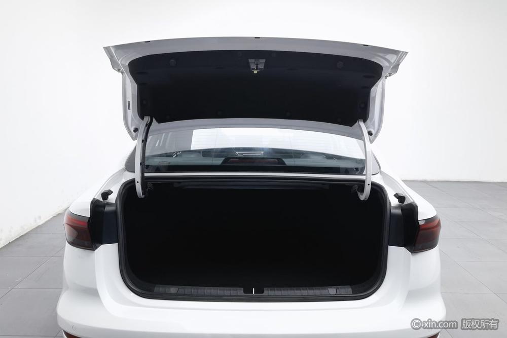 Emgrand 2022, 4-е поколение, 1.5L, механическая, люкс-комплектация - фото 24