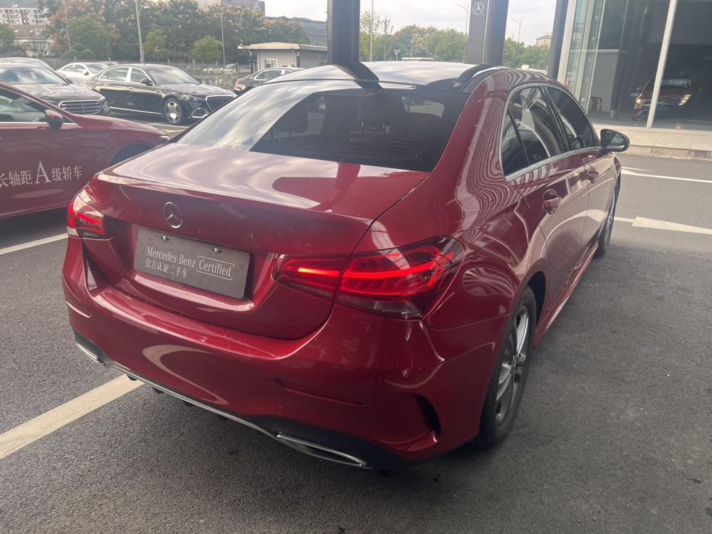 Mercedes-Benz A-Class 2022 года A 180 L спортивный седан - фото 4