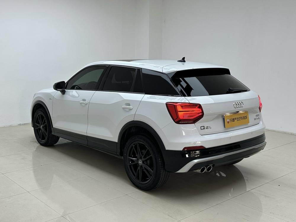 Audi Q2L 2020, модель 35TFSI, стильная спортивная версия - фото 4