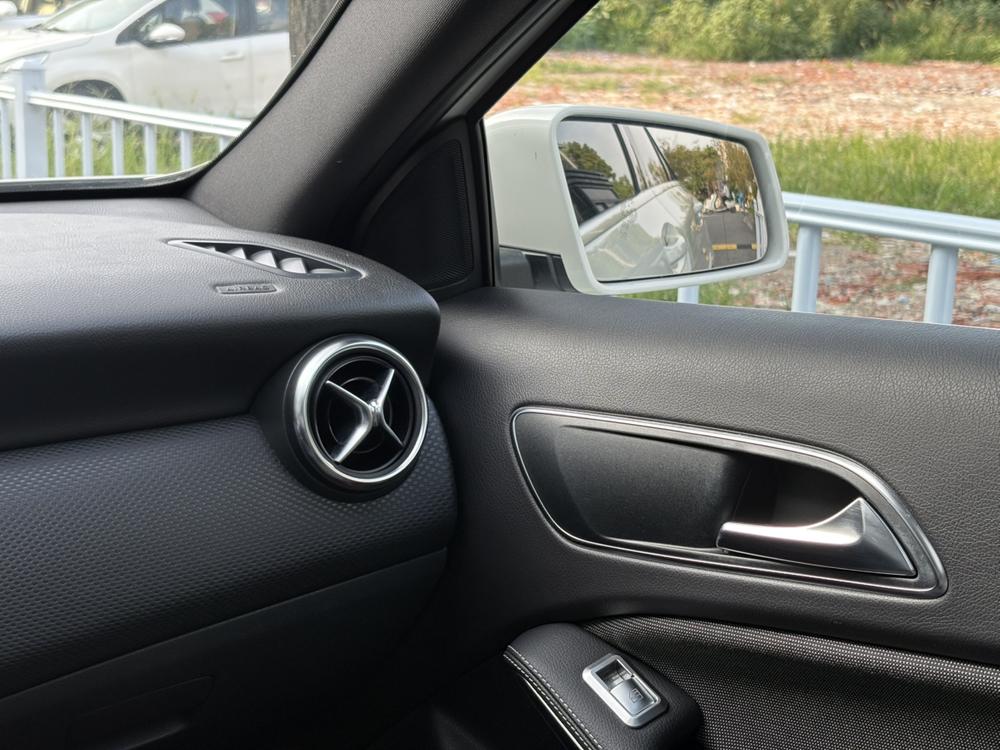 Mercedes-Benz A-Class (Import) 2018 модель A 200 Dynamic - фото 10