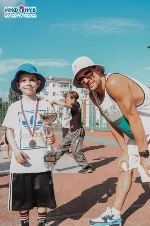 Уличные танцы для мальчиков в Новороссийске | Тренер — чемпион B-Boy Серж