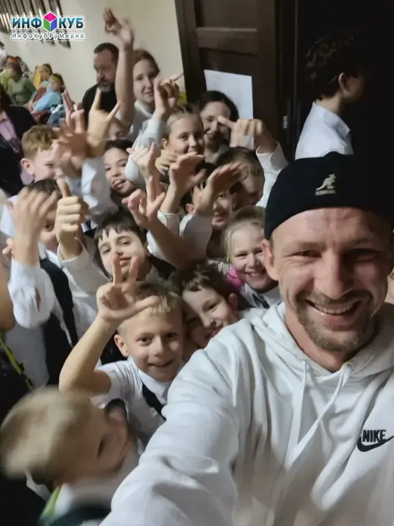 Уличные танцы для мальчиков в Новороссийске | Тренер — чемпион B-Boy Серж