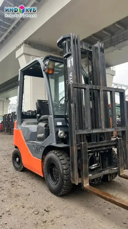 Погрузчик вилочный TOYOTA 8FG15
