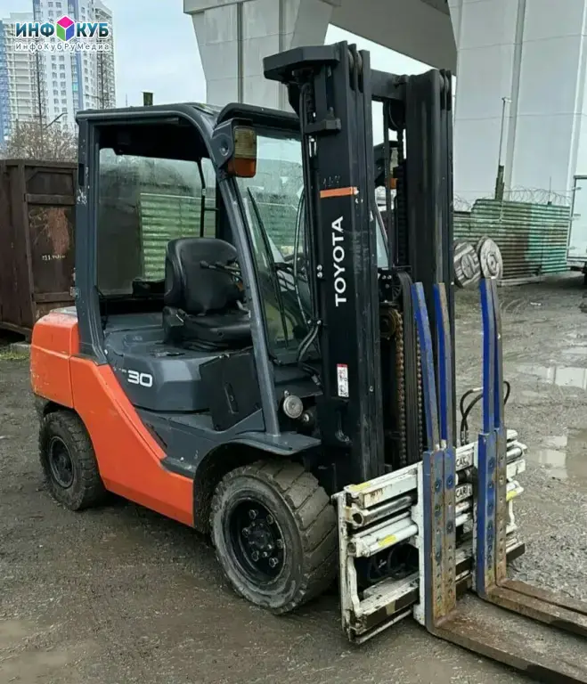 Погрузчик вилочный TOYOTA 8FG30