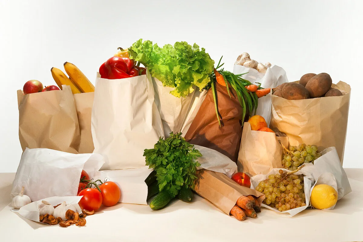 Раскладываю продукты на стол — почти как после похода в магазин, только без очереди и парковки.