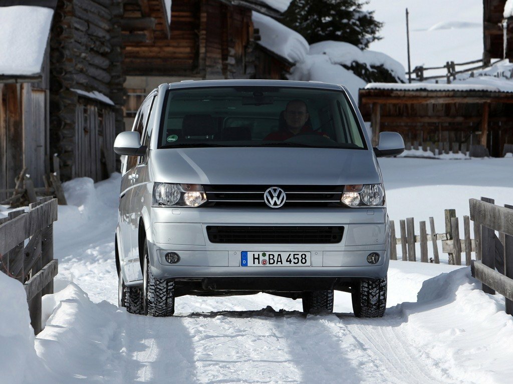 Спереди
