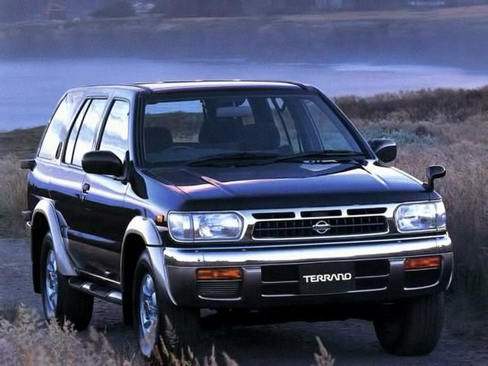 Спереди
