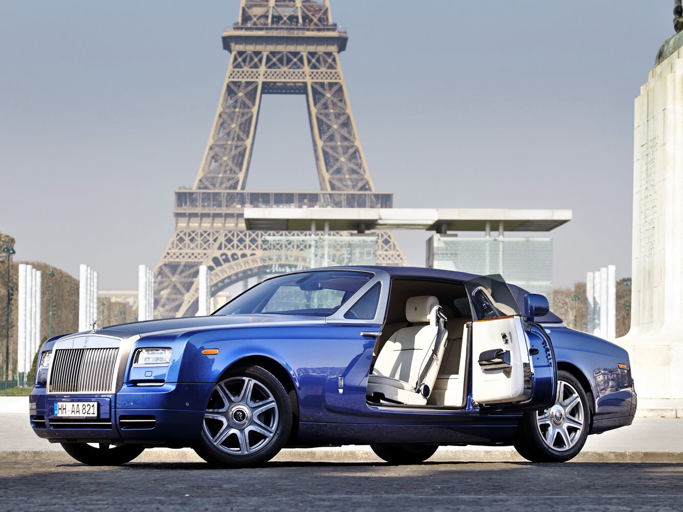 Сбоку
