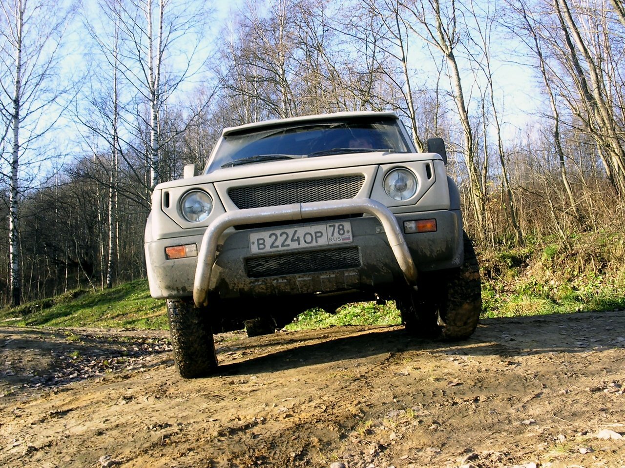 Спереди