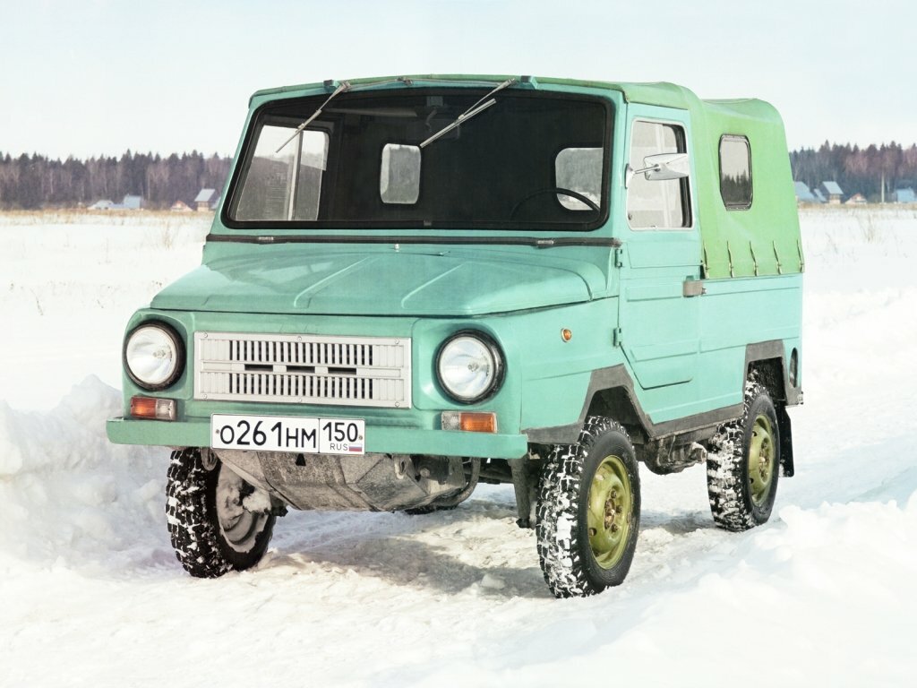 Спереди