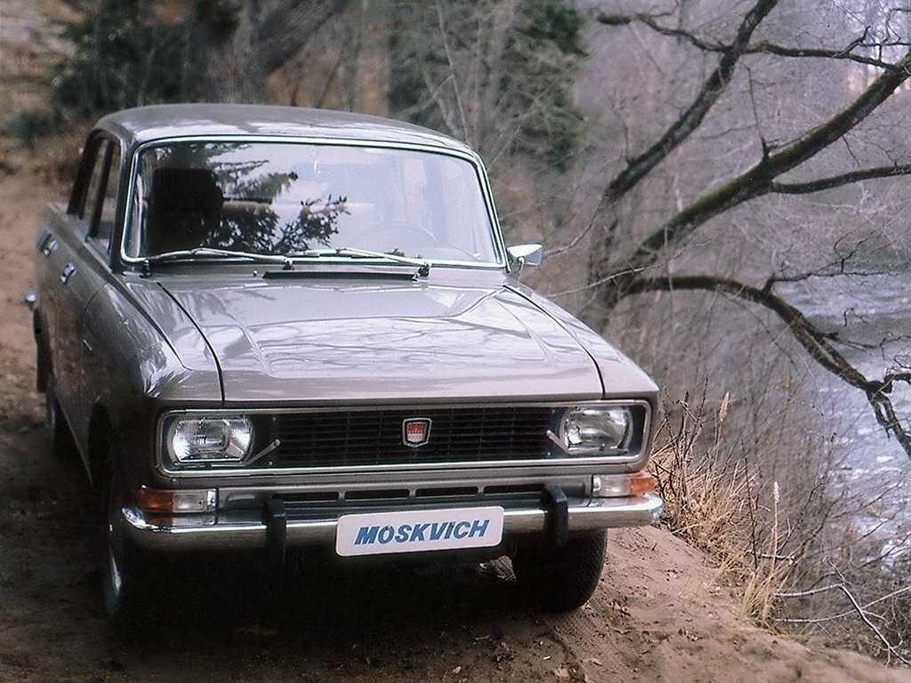 Спереди