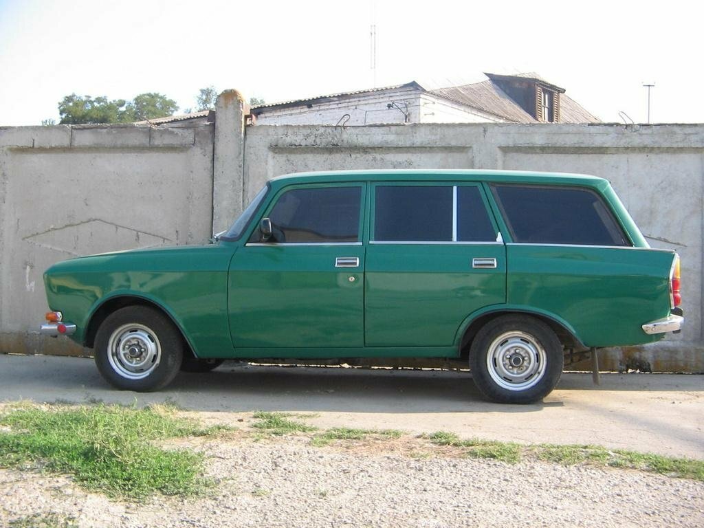 Сбоку