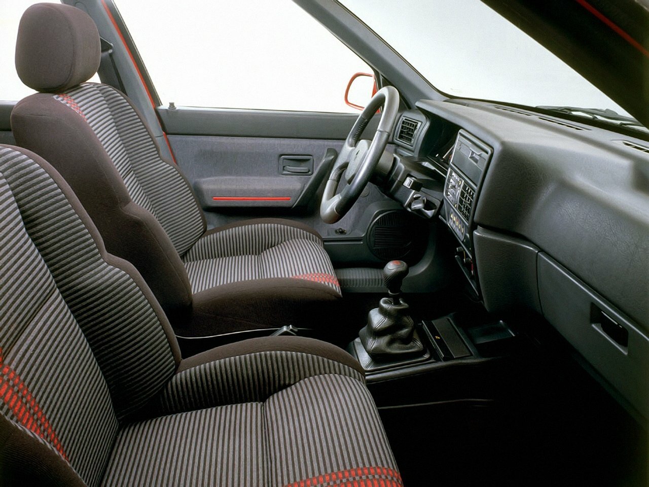 Салон спереди