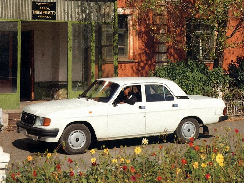 Сбоку