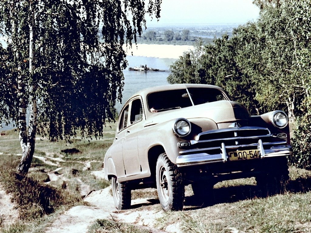 Спереди