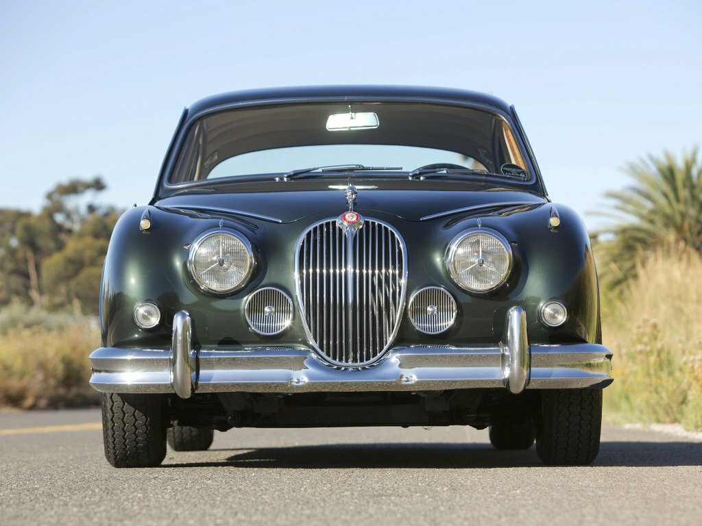 Спереди