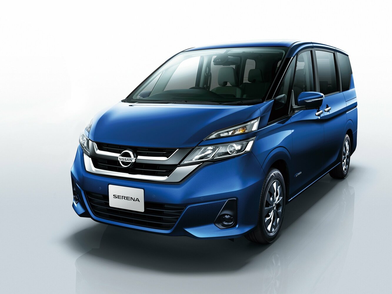 Спереди