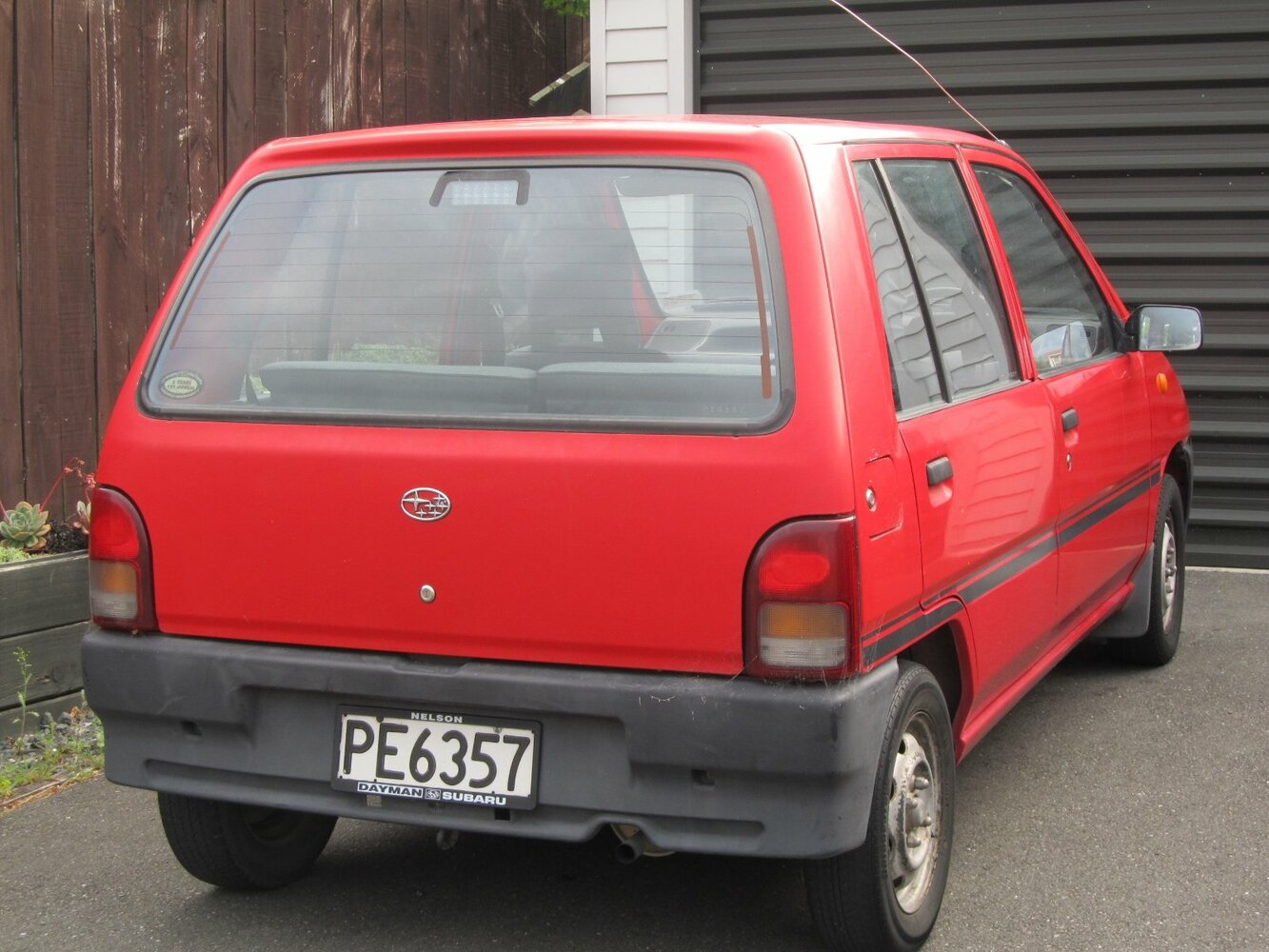 Сзади