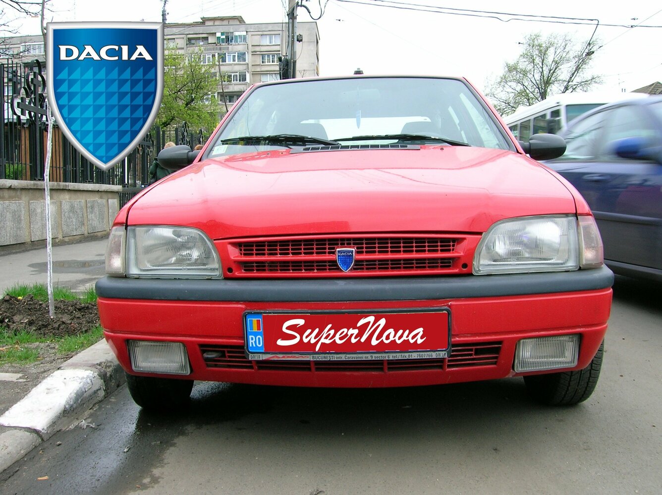 Спереди