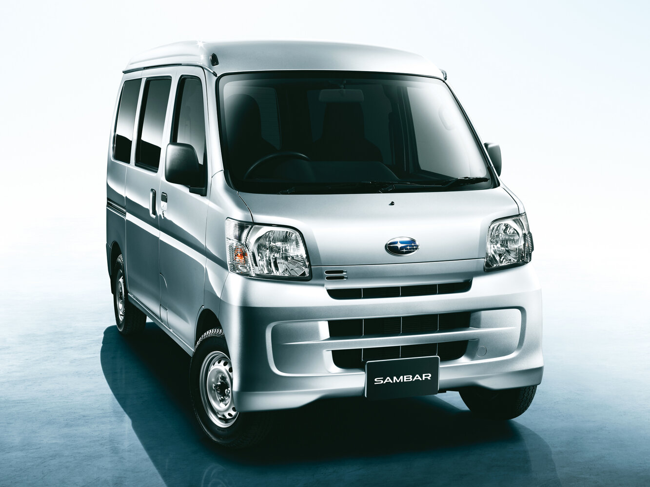 Спереди