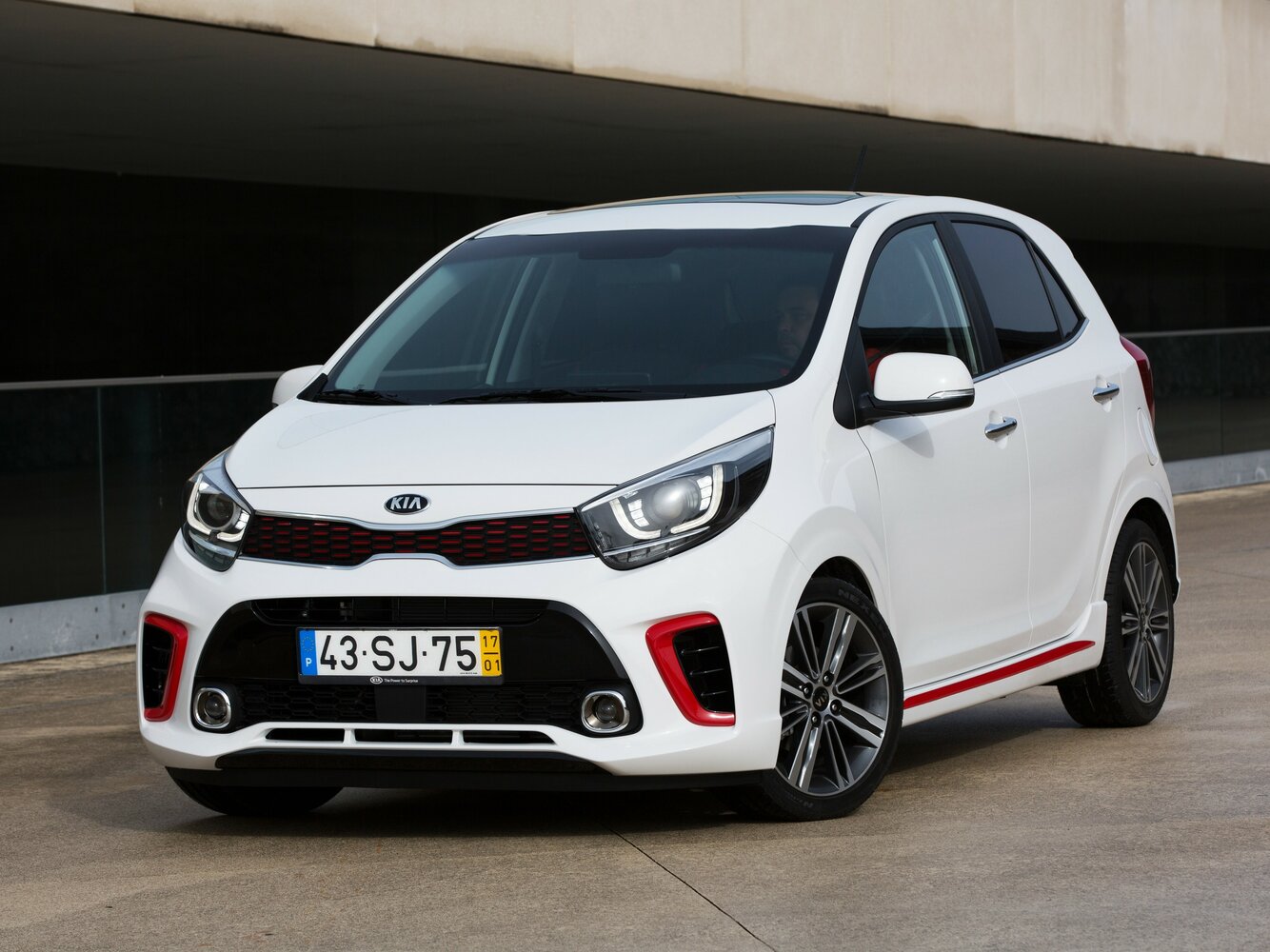 GT Line 1.0 MT (67 л.с.)