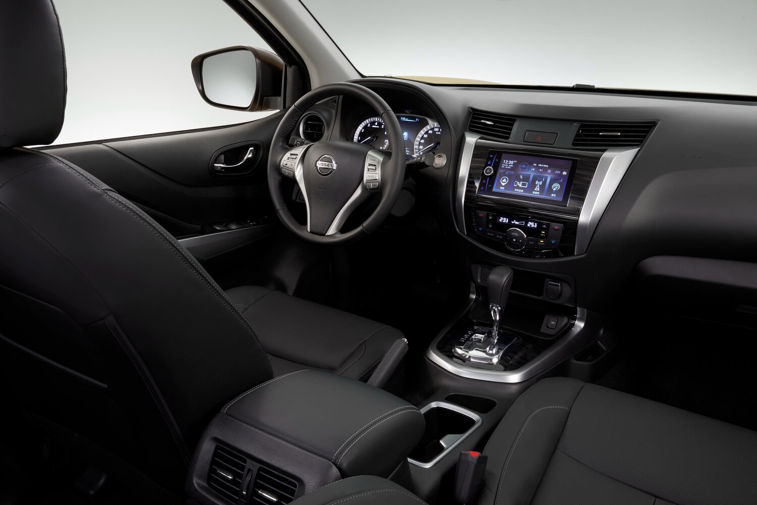 Салон спереди