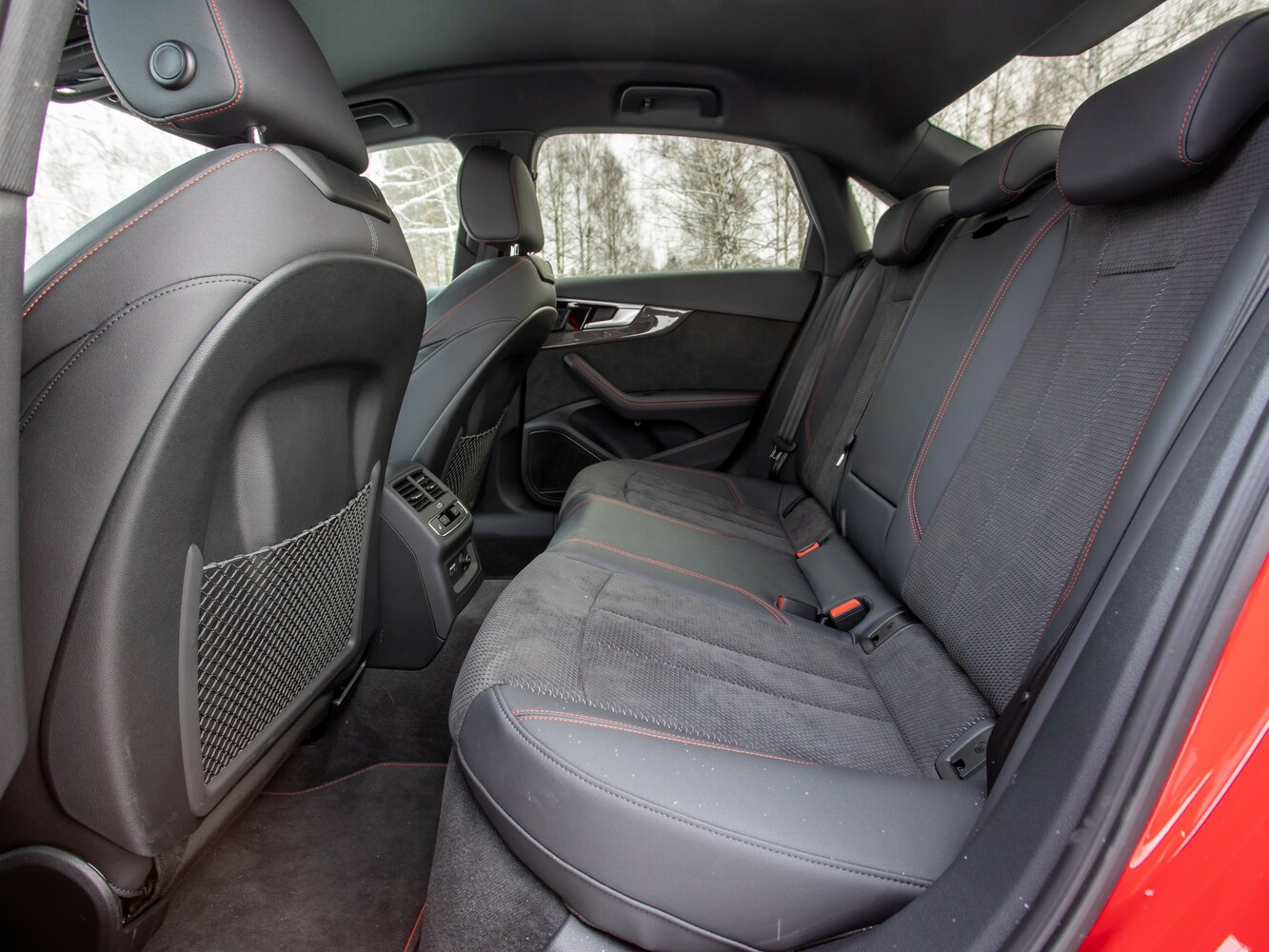 saloon-back_1