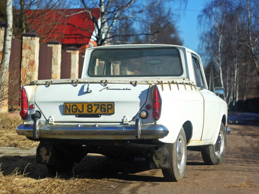 Сзади