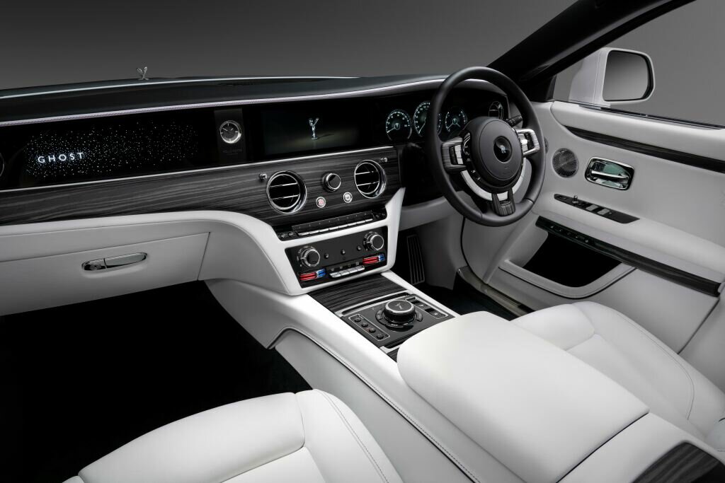 Салон спереди