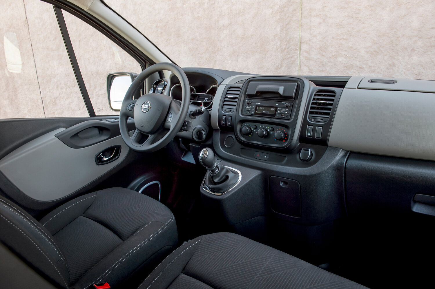Салон спереди