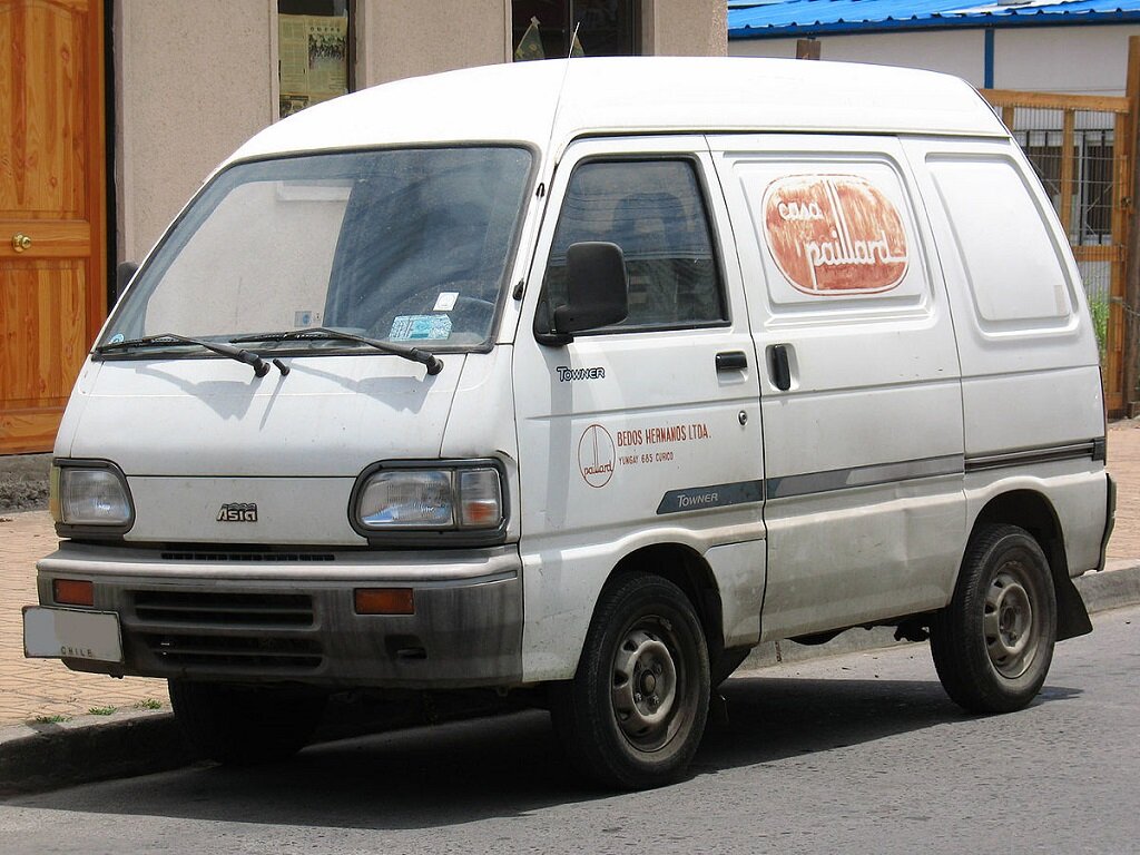 Спереди