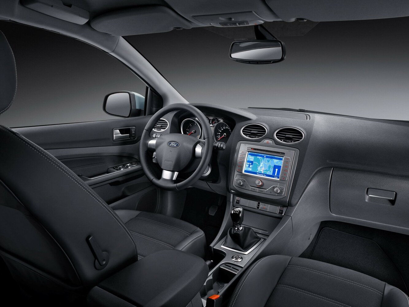 Салон спереди