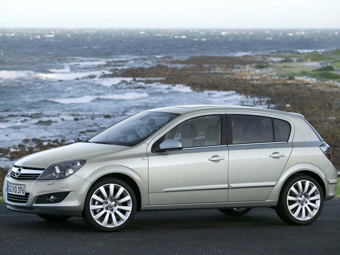 Сбоку