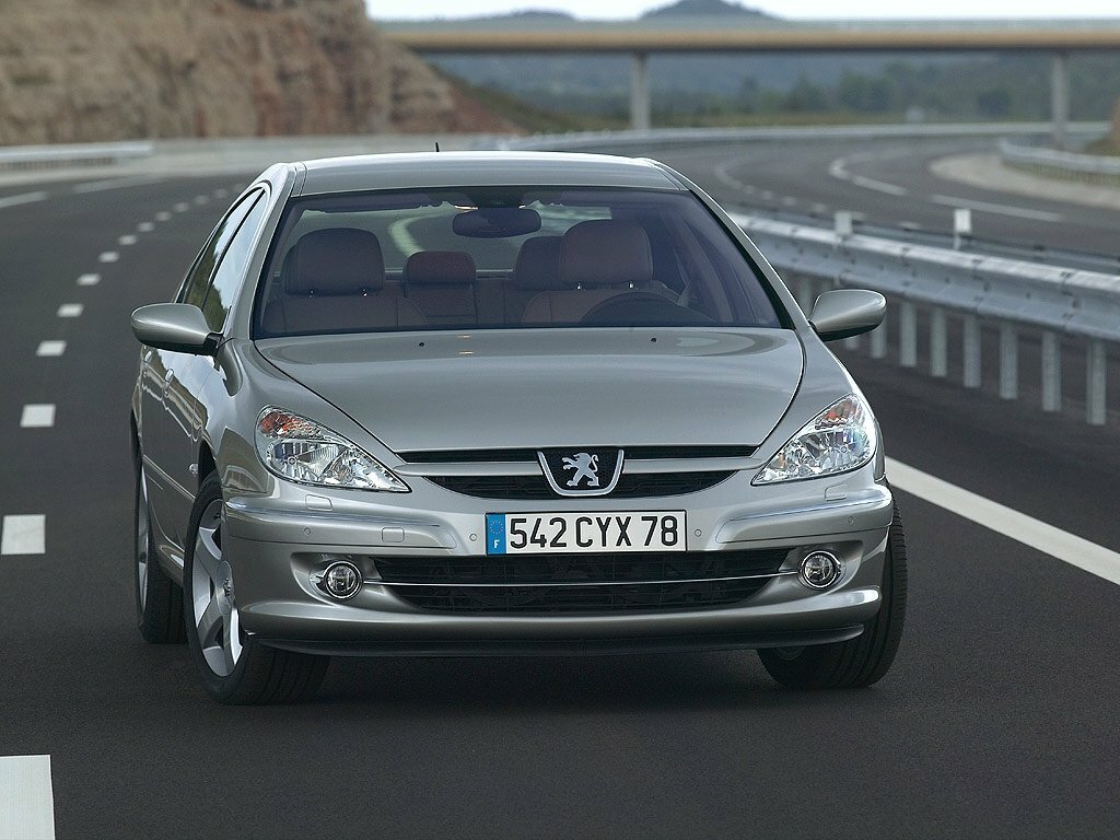 Спереди