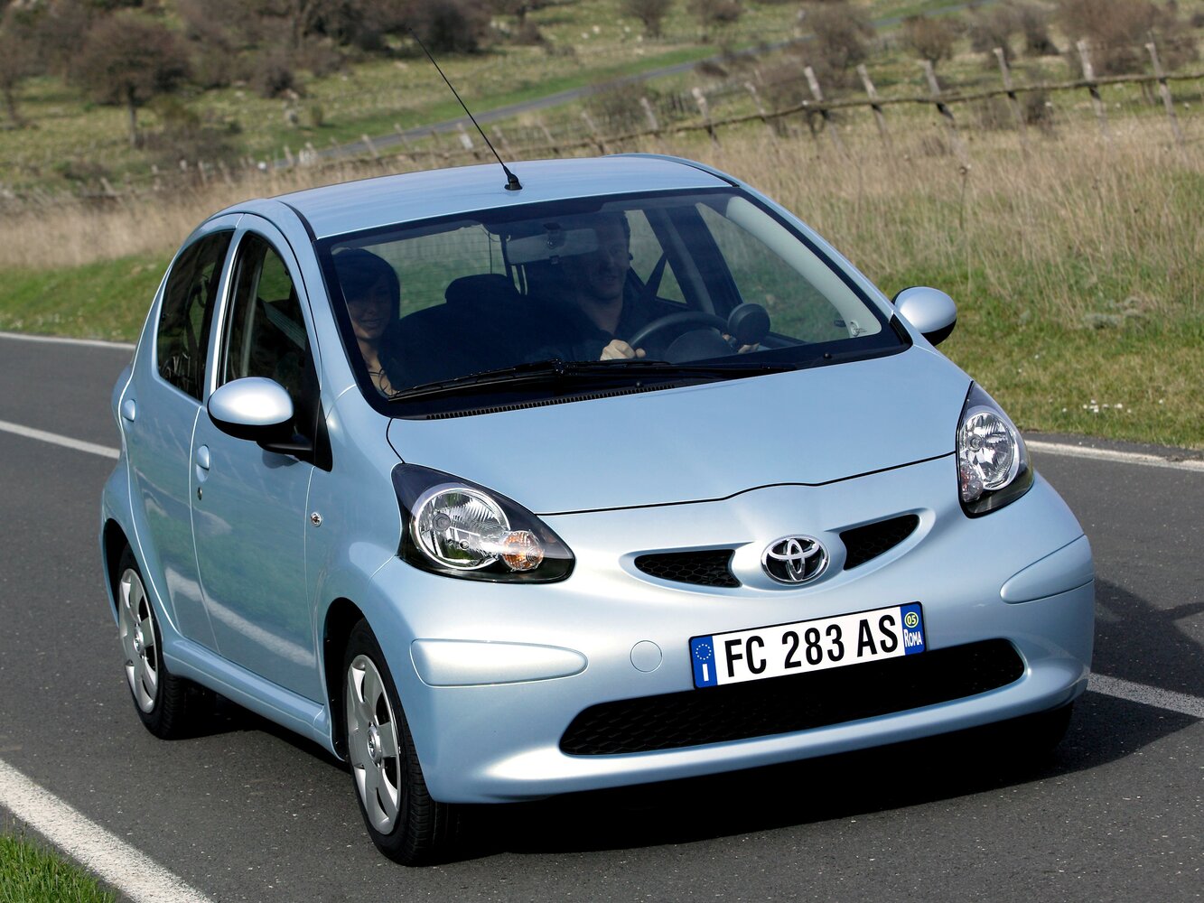 Спереди