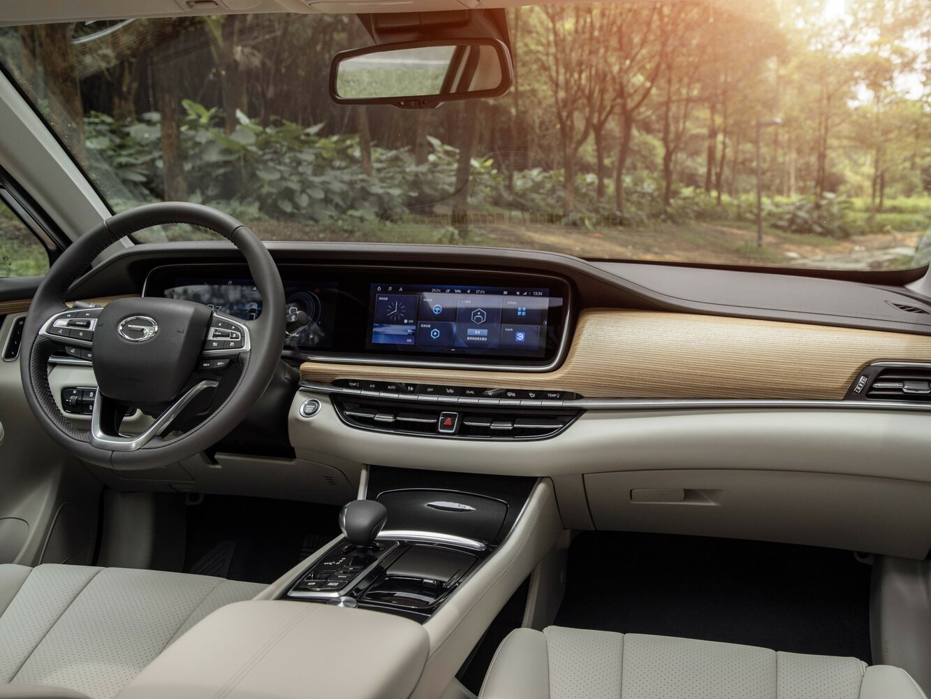 Салон спереди