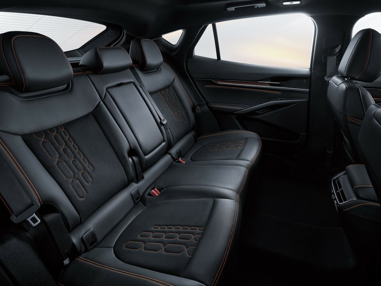 Салон сзади
