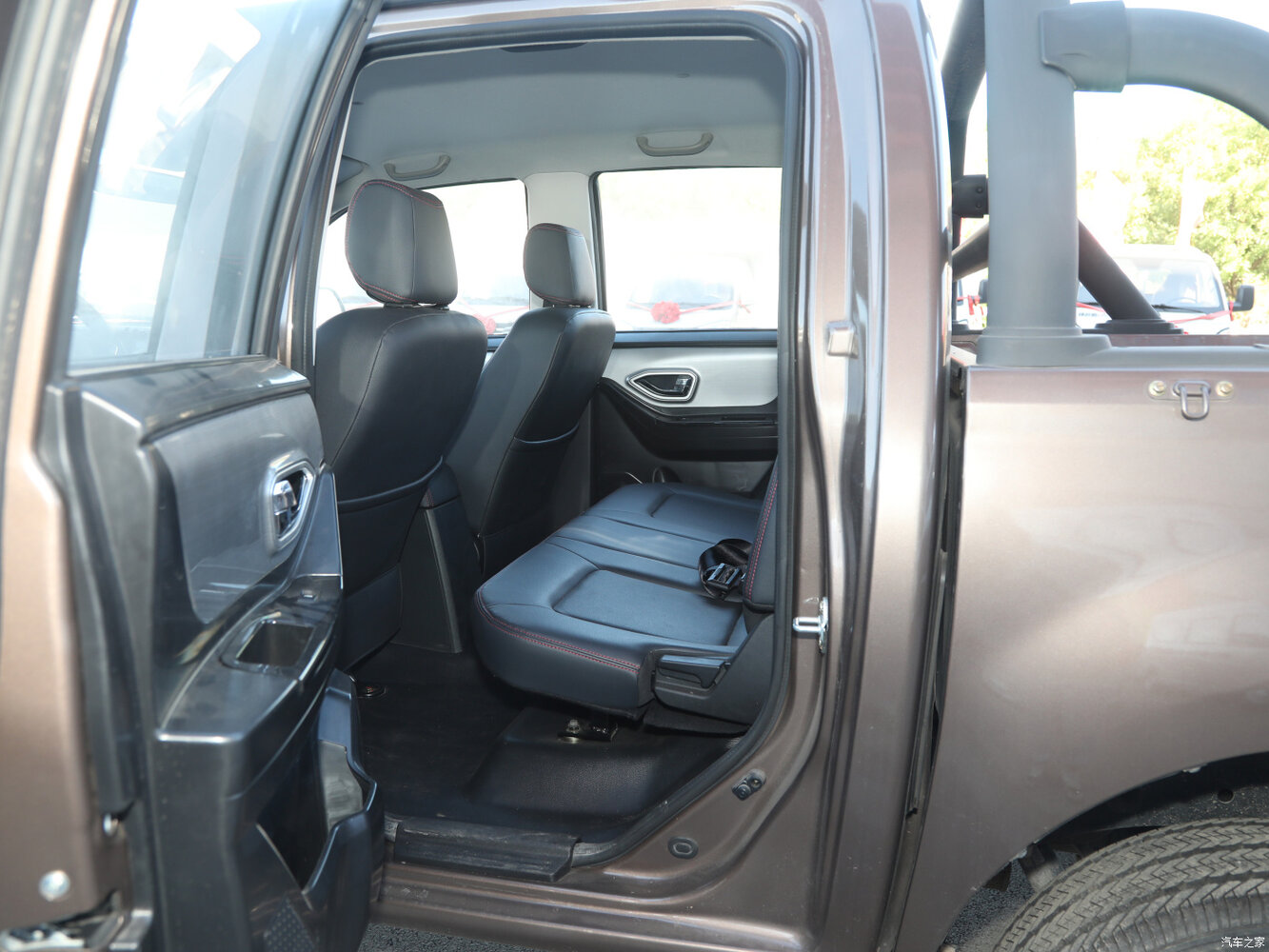 Салон сзади