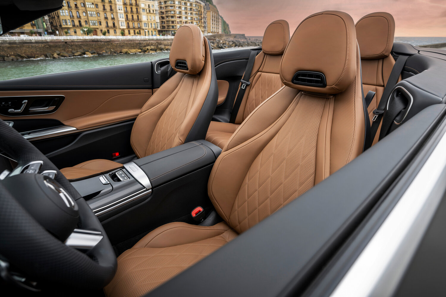 Салон спереди