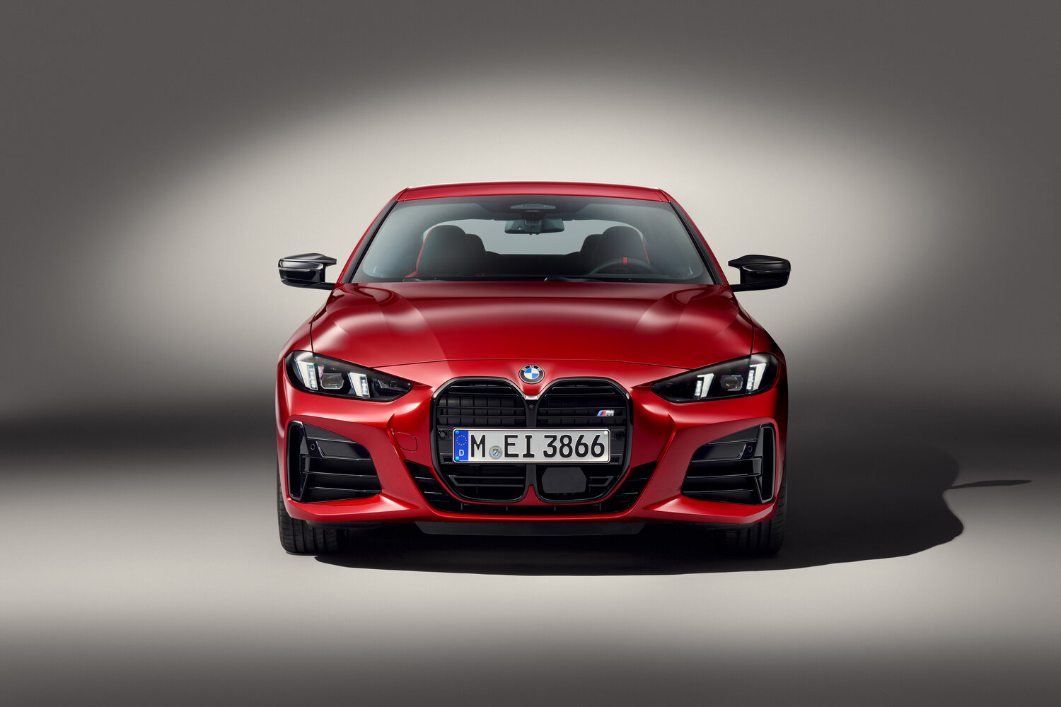 Спереди
