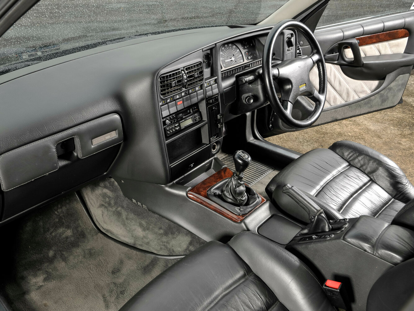 Салон спереди