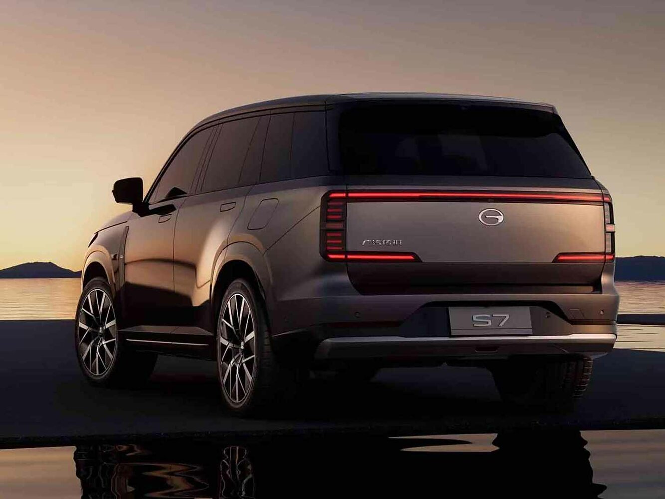 Сзади