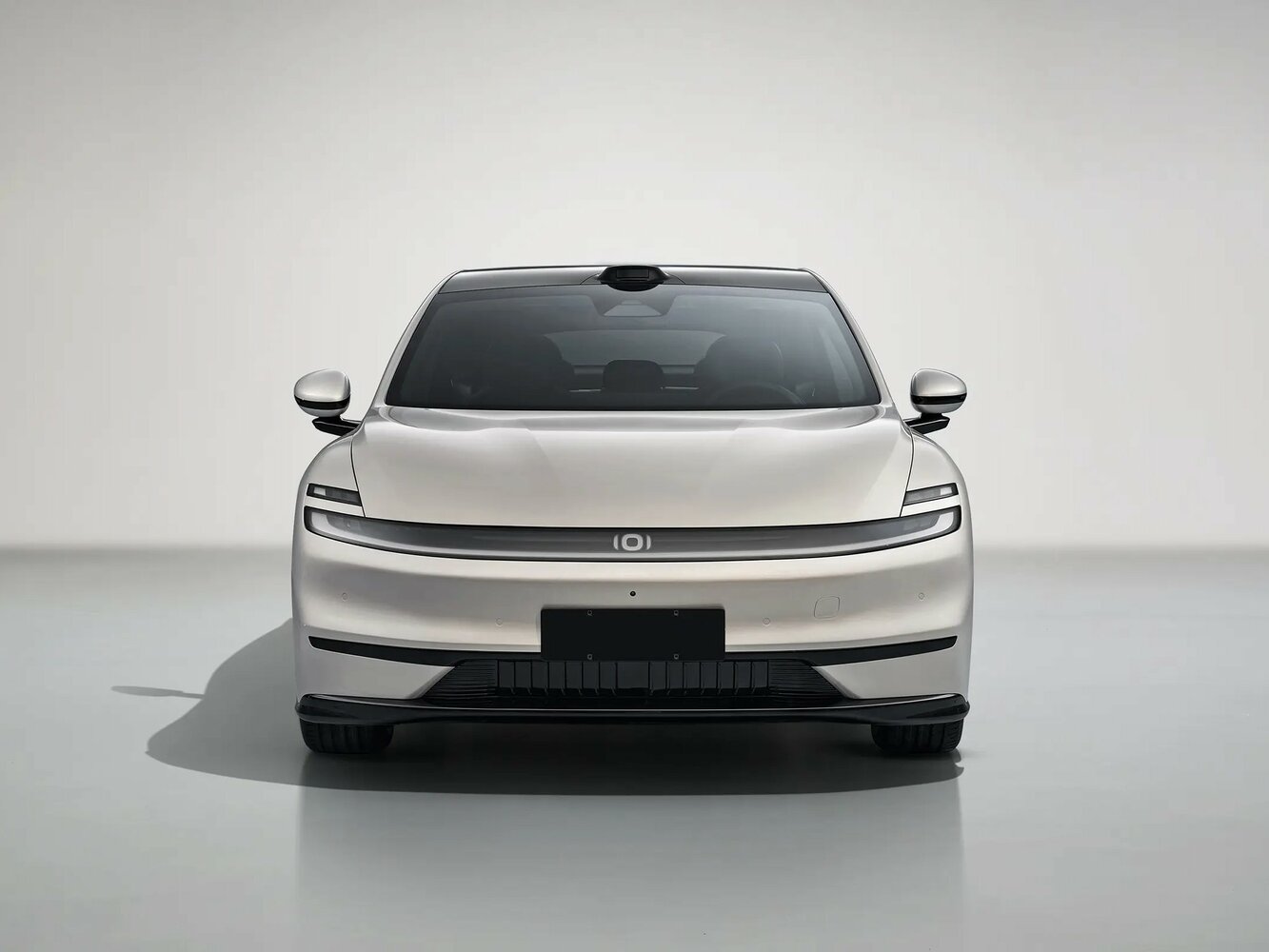 Спереди
